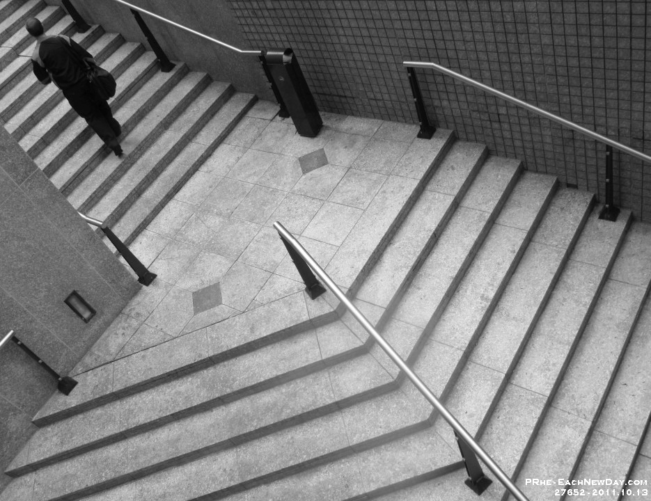 27652RoCrBwReLe - Looking across University Ave after meeting at RSB